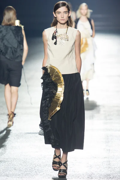 Look 49